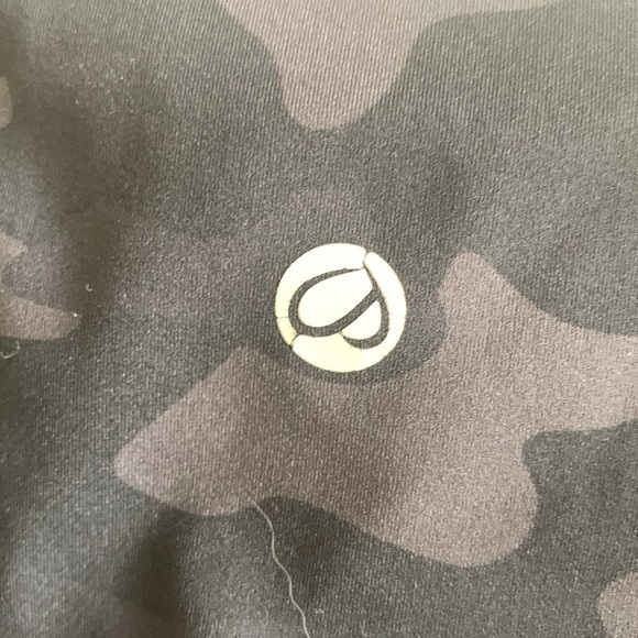 CRZ Yoga 2 pairs compression shorts/ workout spandex black camo size small - Picture 3 of 4